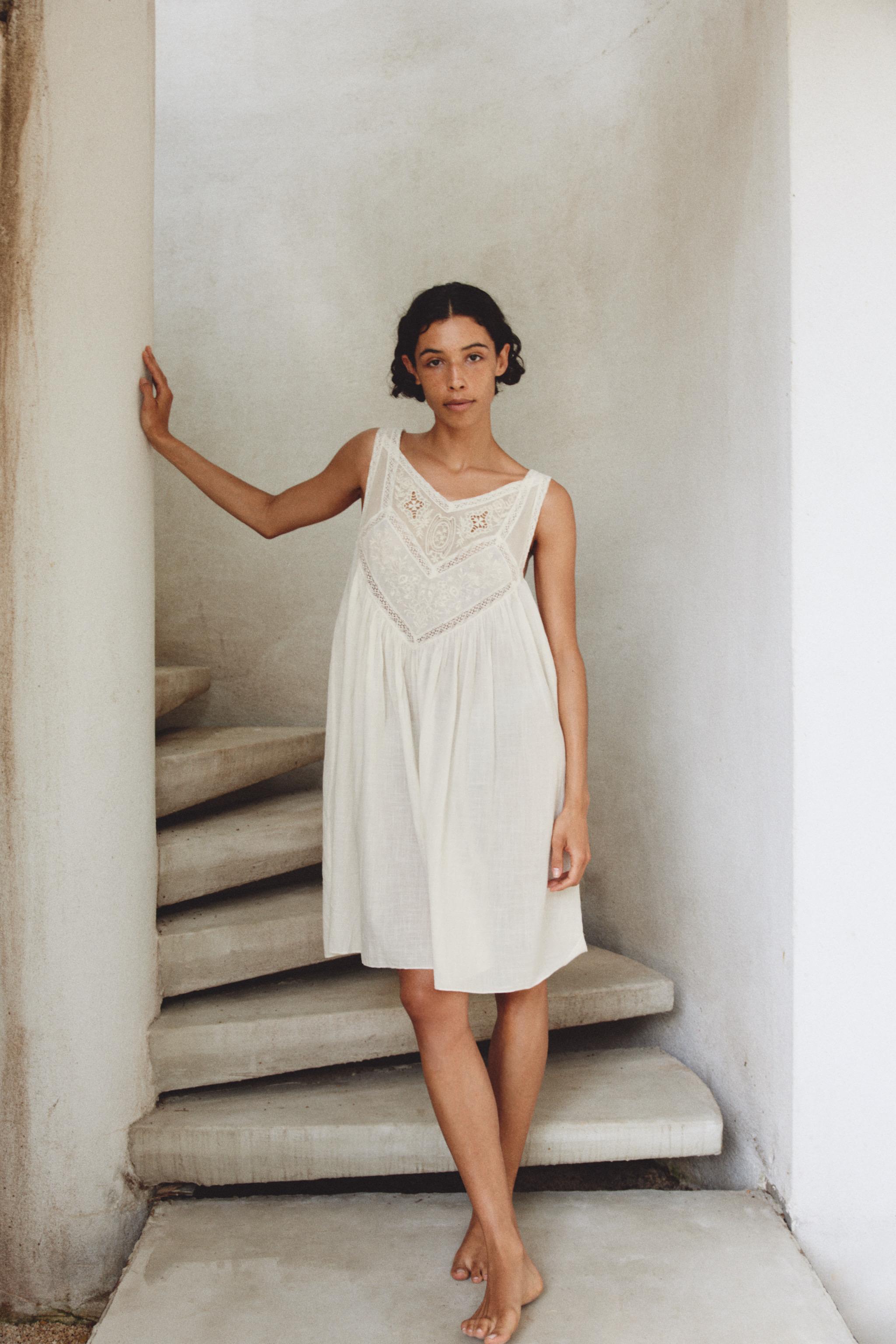 FLORAL EMBROIDERED PLEATED DRESS